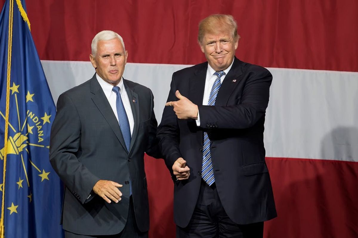 Mantan Wakil Presiden AS Mike Pence dan mantan Presiden AS Donald Trump