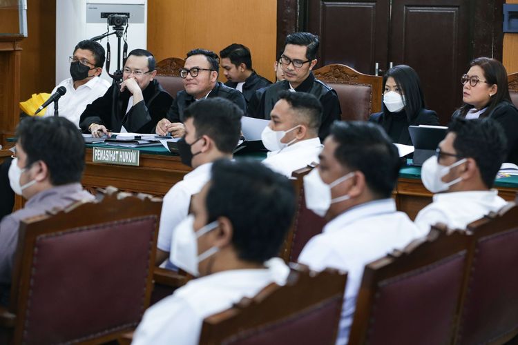 Terdakwa kasus pembunuhan berencana Brigadir J, Ferdy Sambo dan Putri Candrawathi menjalani sidang di Pengadilan Negeri (PN) Jakarta Selatan, Selasa (29/11/2022). Sidang kali ini jaksa penuntut umum menghadirkan sembilan orang saksi.