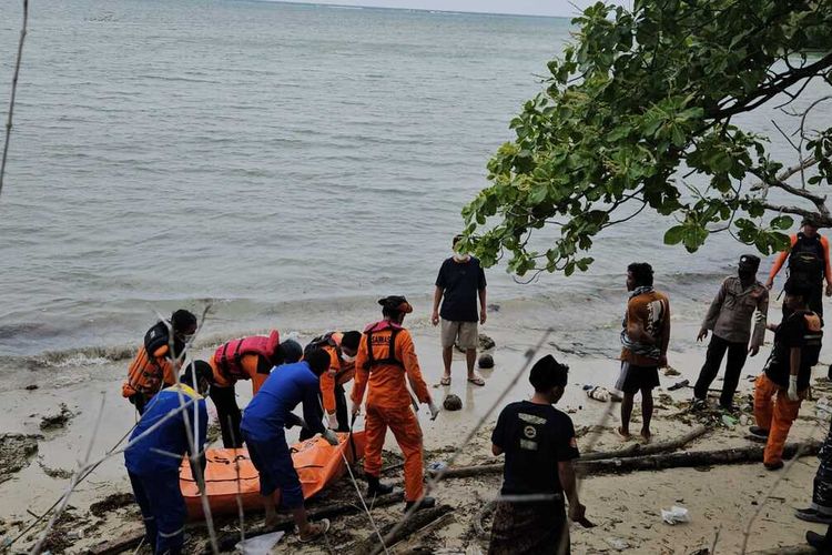 Memasuki hari kelima pencarian 21 Anak Buah Kapal (ABK) KM Yuiee Jaya 2 yang terbalik di perairan Selayar, Tim SAR Gabungan kembali menemukan 1 orang korban terdampar di pantai Kayuadi, Kabupaten Kepulauan Selayar, Sabtu (16/3/2024) pagi.