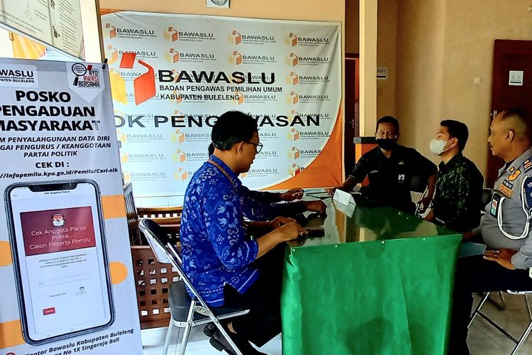 Sejumlah Aparatur Sipil Negara (ASBN) di Kabupaten Buleleng, Provinsi Bali, melapor ke Badan Pengawas Pemilu (Bawaslu) Buleleng karena namanya dicatut sebagai anggota partai politik (Parpol) dalam pendaftaran peserta Pemilu 2024, Selasa (6/9/2022).