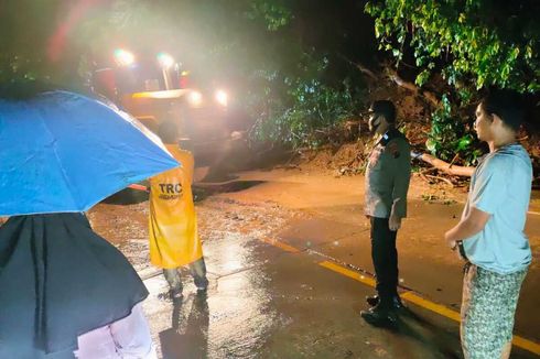 Sempat Tertutup Longsor, Akses Jalan Padang-Solok Kembali Lancar