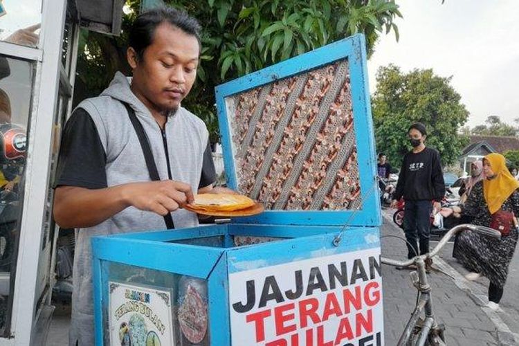 Terang Bulan Djadoel di Alun-alun Kidul,  Yogyakarta.