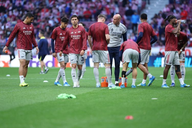 Staf Arsenal Dipermalukan UEFA, Rumput Atletico Sesuai Regulasi