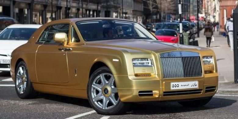 Rolls Royce Phantom Coupe.