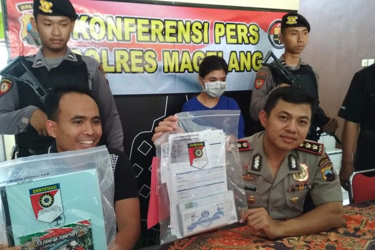 Polres Magelang menggelar perkara kasus dugaan penggelapan uang nasabah sebuah koperasi simpan pinjam (KSP) di Mapolres Magelang, Jumat (15/2/2019).