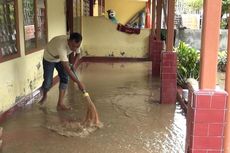 Sebagian Warga Aceh Mulai Kuras Sisa Banjir di Rumah