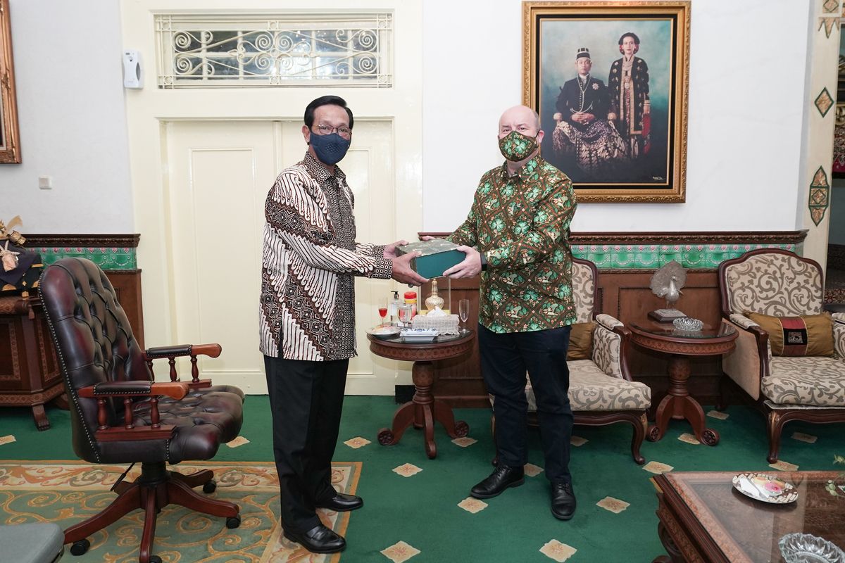 Sultan saat bertemu dengan Dubes Irlandia, Jumat (13/5/2022)