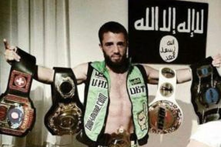 Valdet Gashi (29), juara kickboxing asal Jerman, mencoba kabur dari ISIS setelah dia bergabung pada Januari lalu.