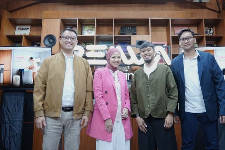 National Sales Manager REIWA Indonesia Iskandar Yap, Content Creator & Ibu Rumah Tangga Marsha Natika, Marketing Manager REIWA Indonesia Eryandi Latief, dan Product Marketing Manager REIWA Indonesia Fachrurrozy Alhamdani, pada Kamis (4/12/2025). 