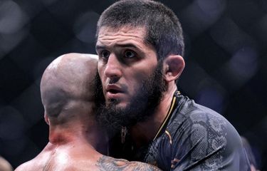 Islam Makhachev Menang KO di UFC 294: Tanpa Selebrasi, Dukungan ...