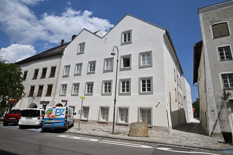 Rumah Tempat Lahir Hitler di Austria Resmi Dijadikan Kantor Polisi