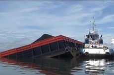 Kapal Tongkang Bawa Ribuan Ton Batu Bara Nyaris Karam di Teluk Pangpang Banyuwangi