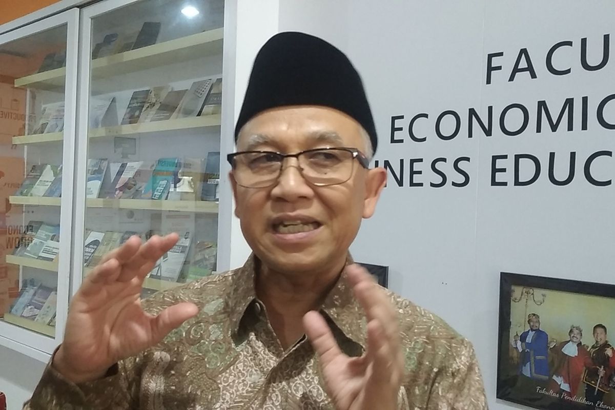 Wakil Menteri Pendidikan Dasar dan Menengah Indonesia (Wamendikdasmen) Atip Latipulhayat di Universitas Pendidikan Indonesia (UPI), Jalan Setiabudhi, Kota Bandung, Senin (9/6/2025).