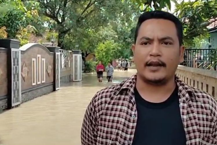 Agus Purnomo, Sekretaris Desa Tersana menyampaikan terkait musibah banjir yang merendam sebagian wilayah desanya sejak Minggu malam hingga Senin (12/2/2024) siang.