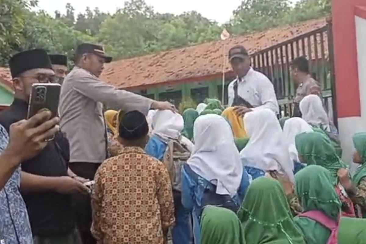 Siswa kembali ke sekolah