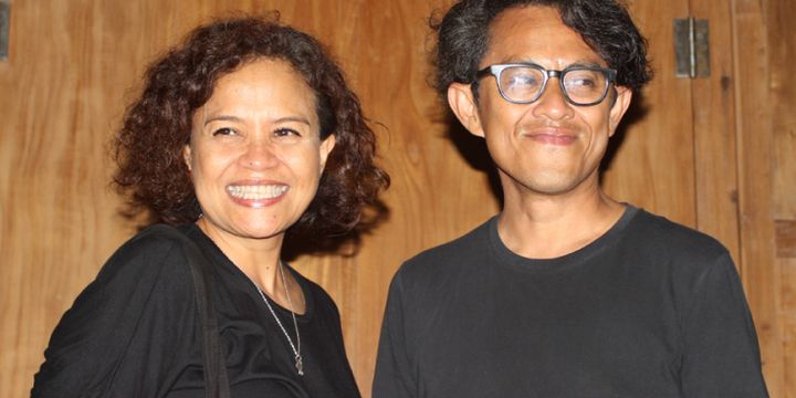 Mira Lesmana (kiri) dan Riri Riza ditemui di lokasi shooting film Kulari ke Pantai, di Desa Limasan, Pacitan, Jawa Timur, Senin (26/3/2018).