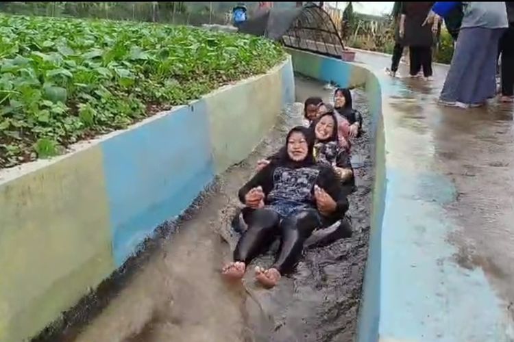 Keseruan Main Papalidan di Agrowisata Pakuwon Kuningan, Mata Air Jernih Gunung Ciremai