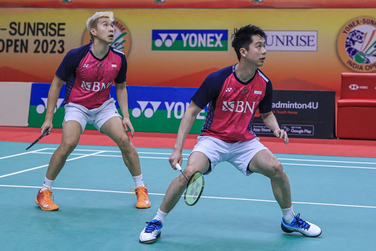 Ganda putra Indonesia, Marcus Fernaldi Gideon/Kevin Sanjaya Sukamuljo, ketika menghadapi wakil China, Liang Wei Kang/Wang Chan, pada perempat final India Open 2023, Jumat (20/1/2023). Terkini, Marcus/Kevin berlaga pada turnamen Indonesia Masters 2023.