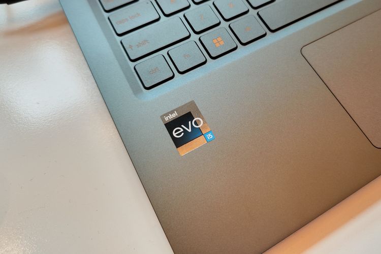 Ilustrasi laptop yang sudah memiliki sertifikat Intel Evo.