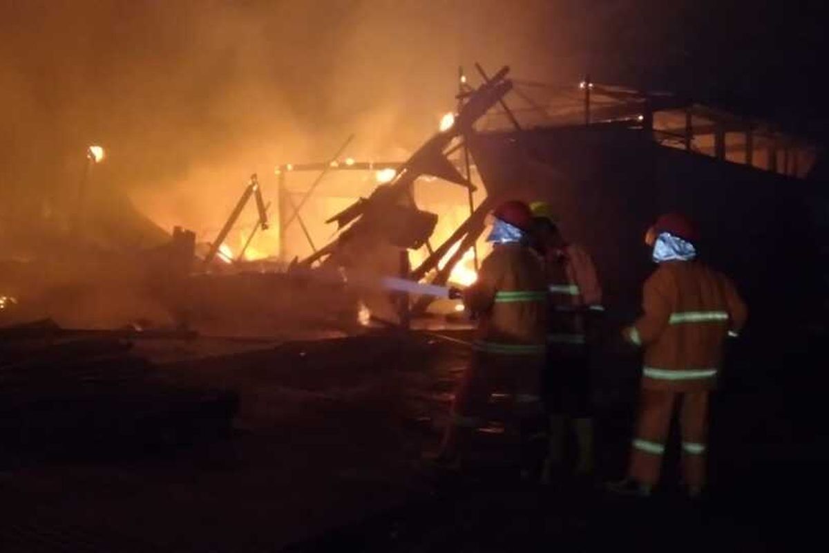 Foto: Kebakaran Gudang Mebel di Jalan Cempaka, Nagori Rambung Merah, Kecamatan Siantar hangus terbakar,  Rabu (10/5/2023)