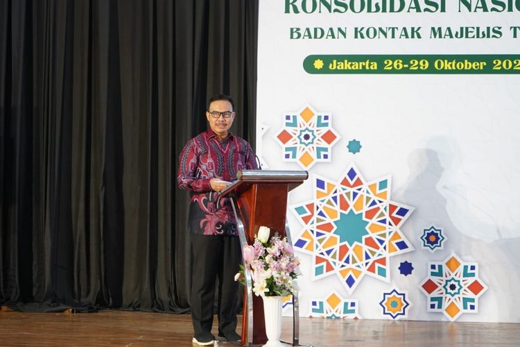 Kepala Badan Kependudukan dan Keluarga Berencana Nasional (BKKBN) dr Hasto Wardoyo saat menjadi narasumber pada kegiatan Konsolidasi Nasional Badan Kontak Majelis Taklim (BKMT) di Asrama Haji, Jakarta Timur (Jaktim), Jumat (27/10/2023).

