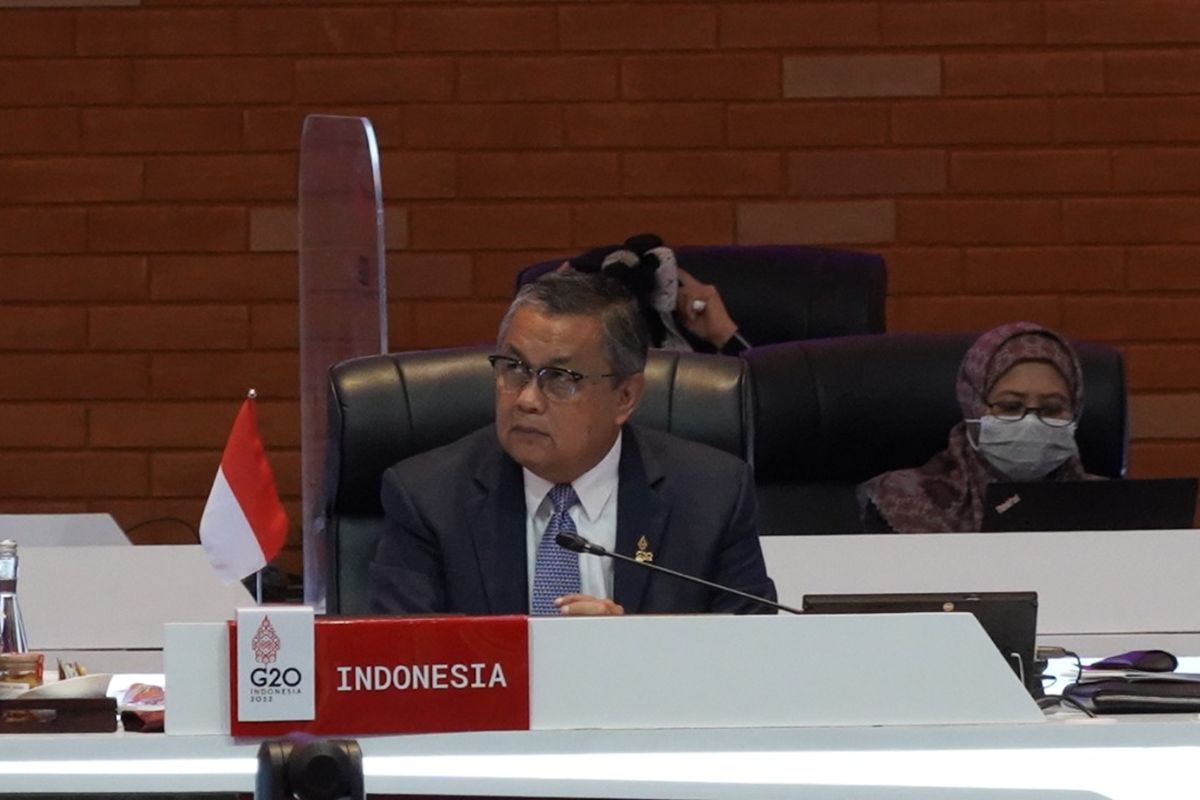 Gubernur Bank Indonesia Perry Warjiyo saat menghadiri acara 3rd Finance Ministers and Central Bank Governors di Bali International Convention Centre, Bali pada Jumat (15/7/2022).