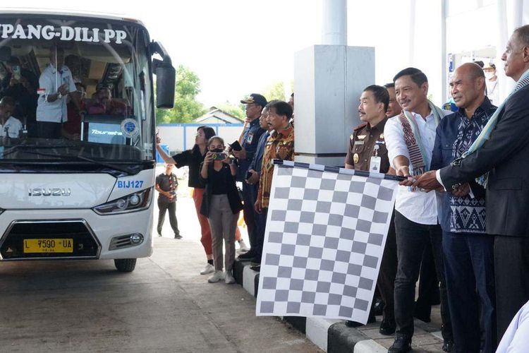 Layanan Bus Lintas Batas Negara Kupang-Timor Leste resmi beroperasi