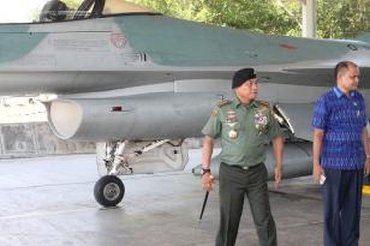 Panglima TNI Jenderal Moeldoko saat berada di Lanud El Tari Kupang, Nusa Tenggara Timur (NTT), Kamis (7/5/2015)