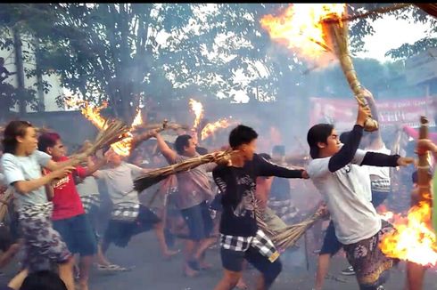 Jelang Nyepi, Umat Hindu Lombok Perang Api