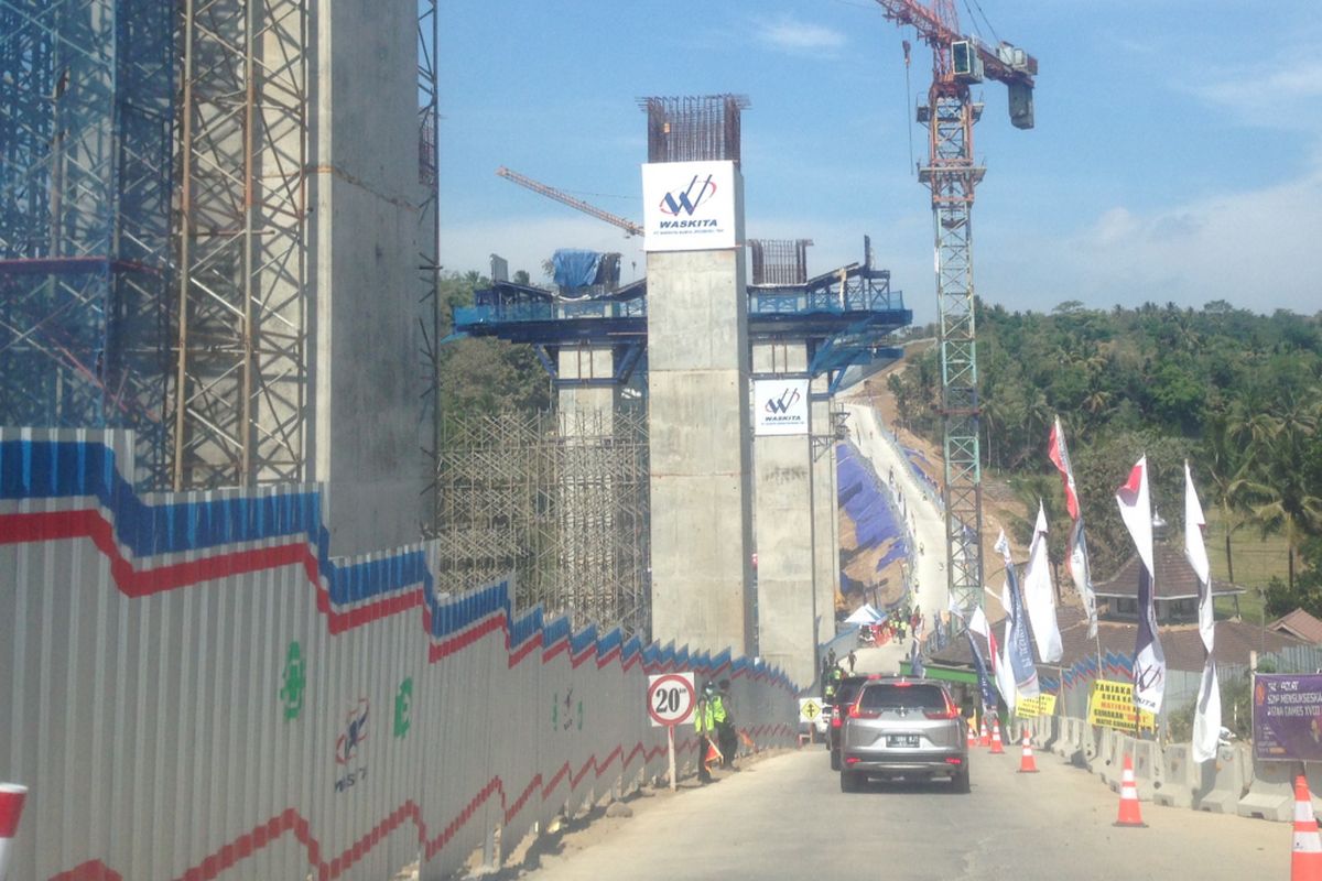 Jembatan Kali Kenteng di Ruas Tol Salatiga-Kartasura, Rabu (13/6/2018). Jembatan itu menjadi titik potensi macet saat arus mudik ini. 