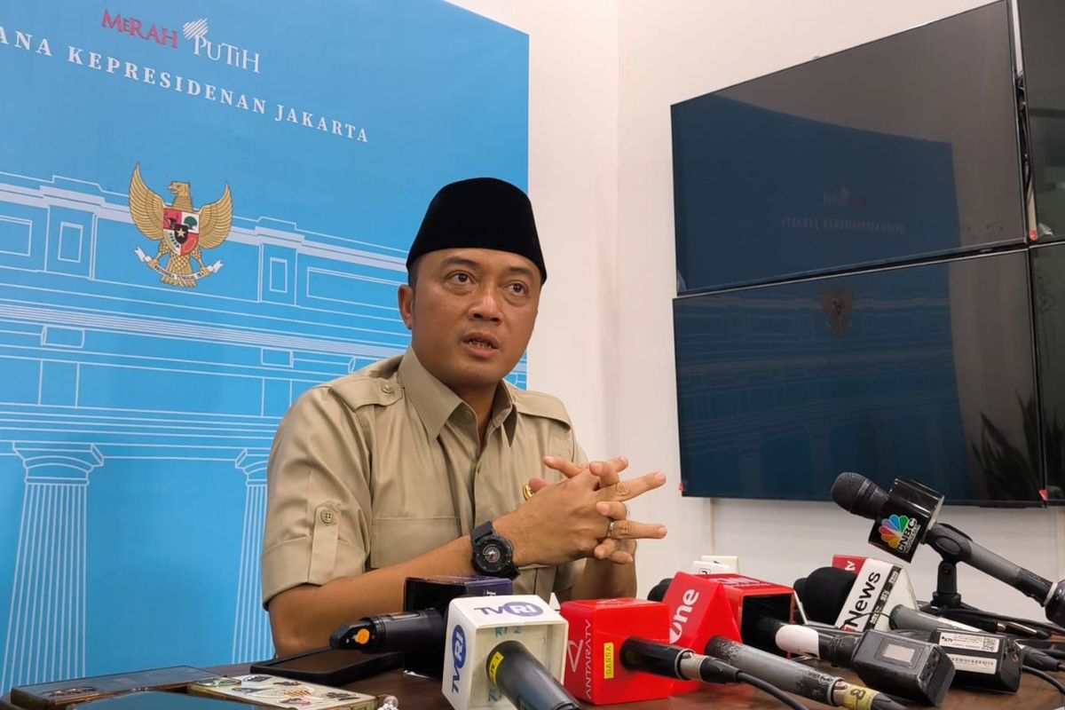 Menteri Sekretaris Negara Prasetyo Hadi di Kompleks Istana, Jakarta, Jumat (19/9/2025).