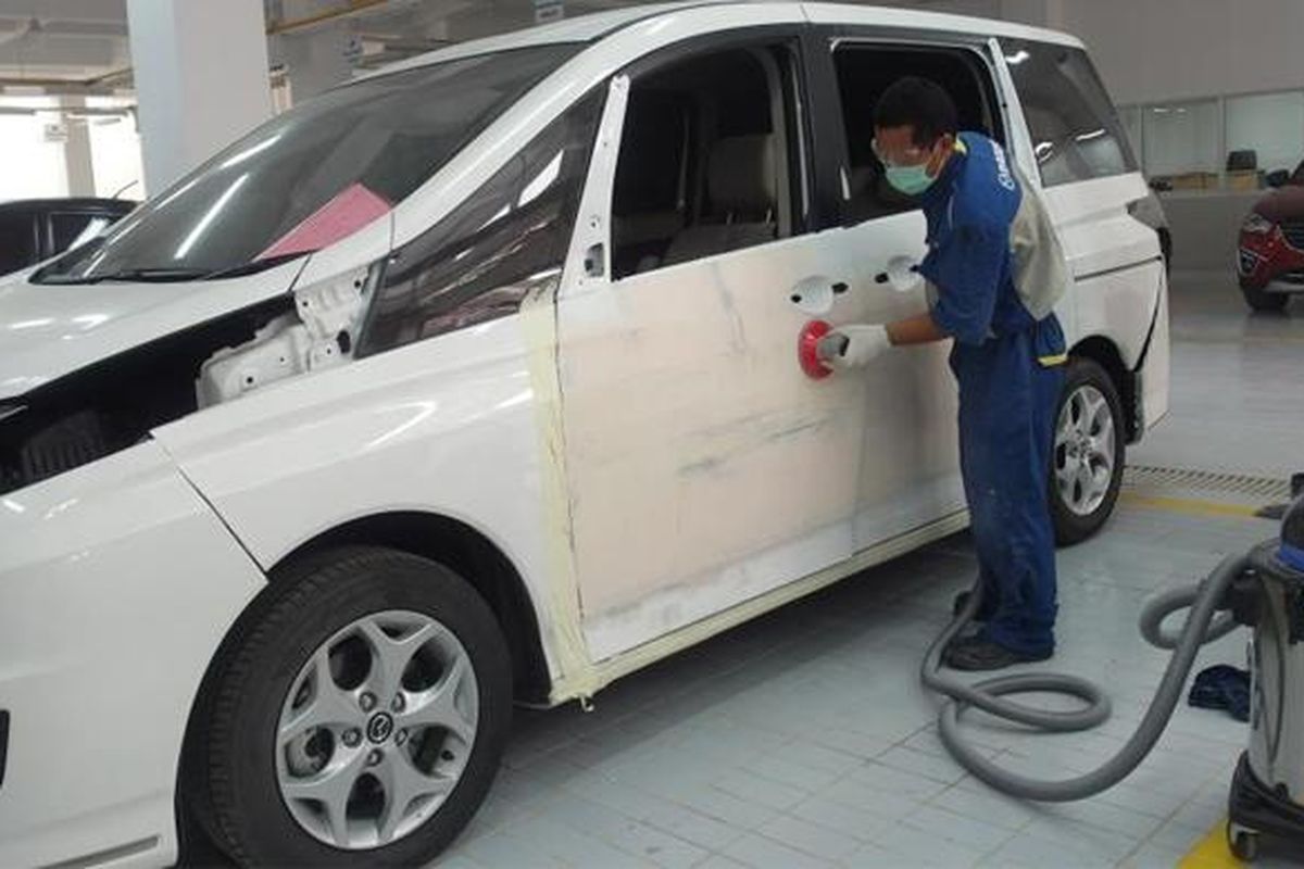 Bengkel Bodi dan Cat Mazda Cibubur yang diklaim paling besar di Indonesia.