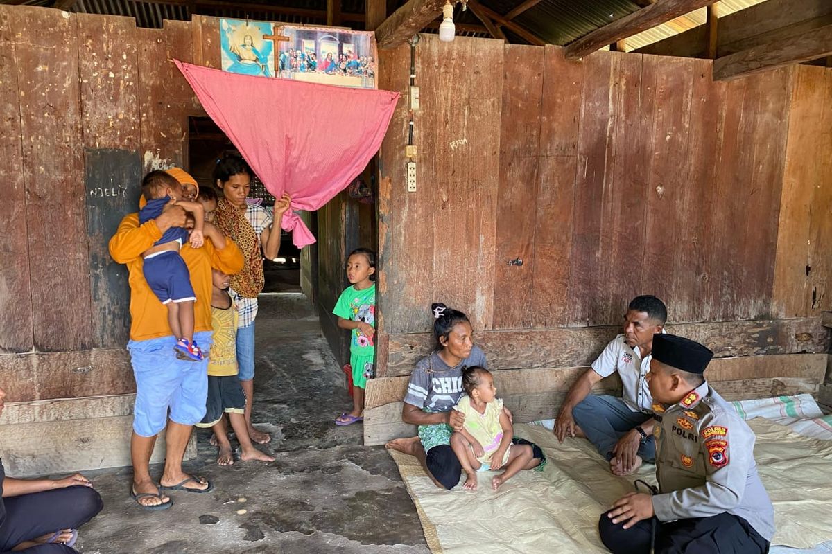 Yanti Damul (35), warga Toka, Desa Nanga Labang, Kecamatan Borong, Nusa Tenggara Timur, terpaksa menjual tanah demi merawat sang anak, Septiani Felicia Ramos (3), yang menderita epilepsi.