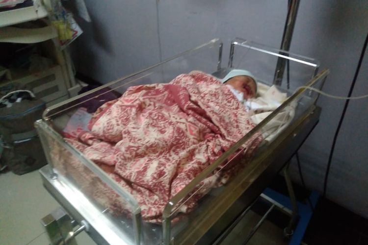 Bayi ditemukan di pemakaman umum di Dusun Krajan, RT 001 RW 005, Desa Klari, Kecamatan Klari, Kabupaten Karawang, Selasa (22/10/2019) sekitar pukul 09.00 WIB.