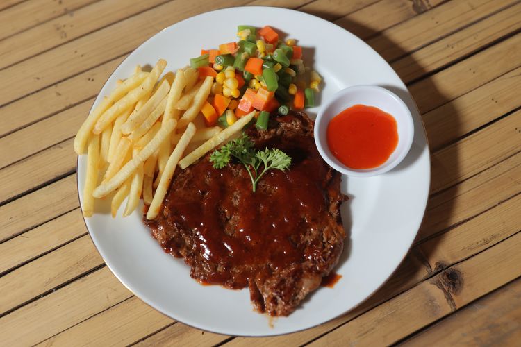 Steak Tenderloin BBQ di Aloha Coffee & Resto Yogyakarta.