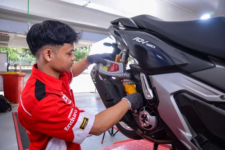 Tips Memilih Oli Mesin, Pastikan Sesuai Spesifikasi Kendaraan