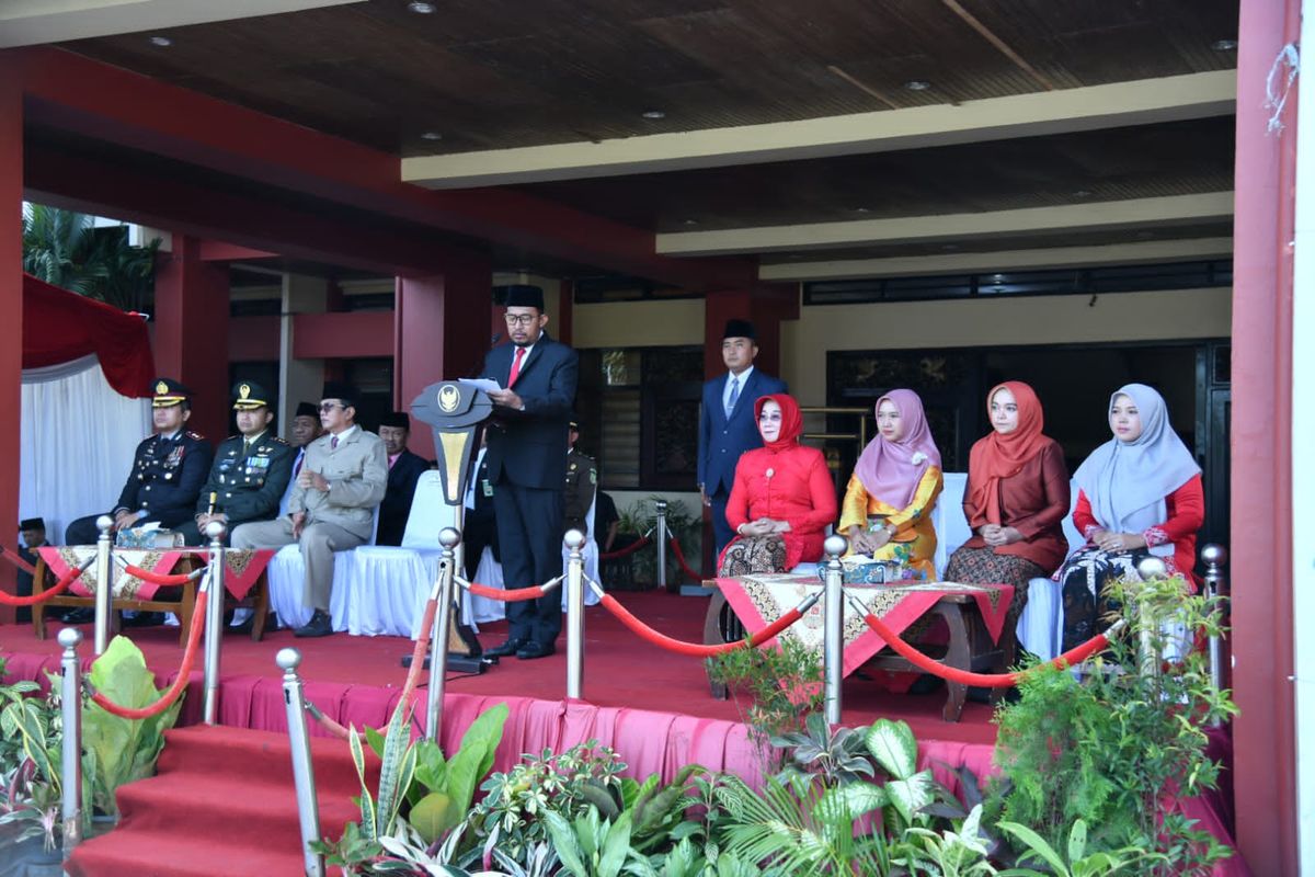 Bupati Sumenep saat memberikan apel pagi sekaligus memperingati hari lahir Pancasila 2024 