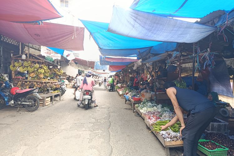 Harga Cabai hingga Ayam di Pasar Baru Bekasi Naik, Warga Mulai Kurangi Belanja