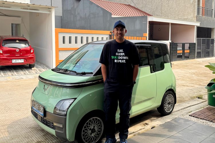 Chairissahar dan mobil Wuling Air Ev miliknya