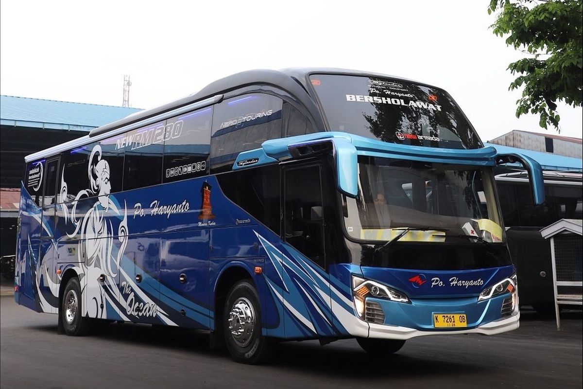 Bus baru PO Haryanto pakai bodi Skylander R22 Aero 9 Touring