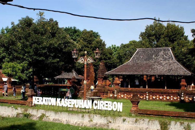 Keraton Kasepuhan, salah satu peninggalan kerajaan Islam di Jawa.