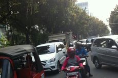Pelantikan DPRD DKI Selesai, Arus Kendaraan di Jalan Kebon Sirih Macet Panjang