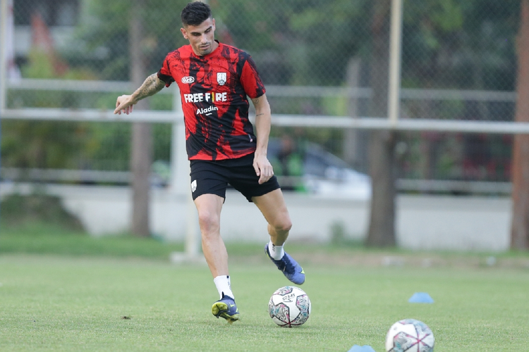 Striker Persis Solo, Fernando Rodrigues