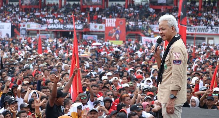 Terseoknya Ganjar dan Faktor Gempuran Istana di Kandang Sendiri