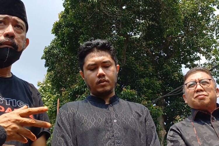 Angger Dimas di daerah TPU Jeruk Purut, Jakarta Selatan, Kamis (18/4/2024).