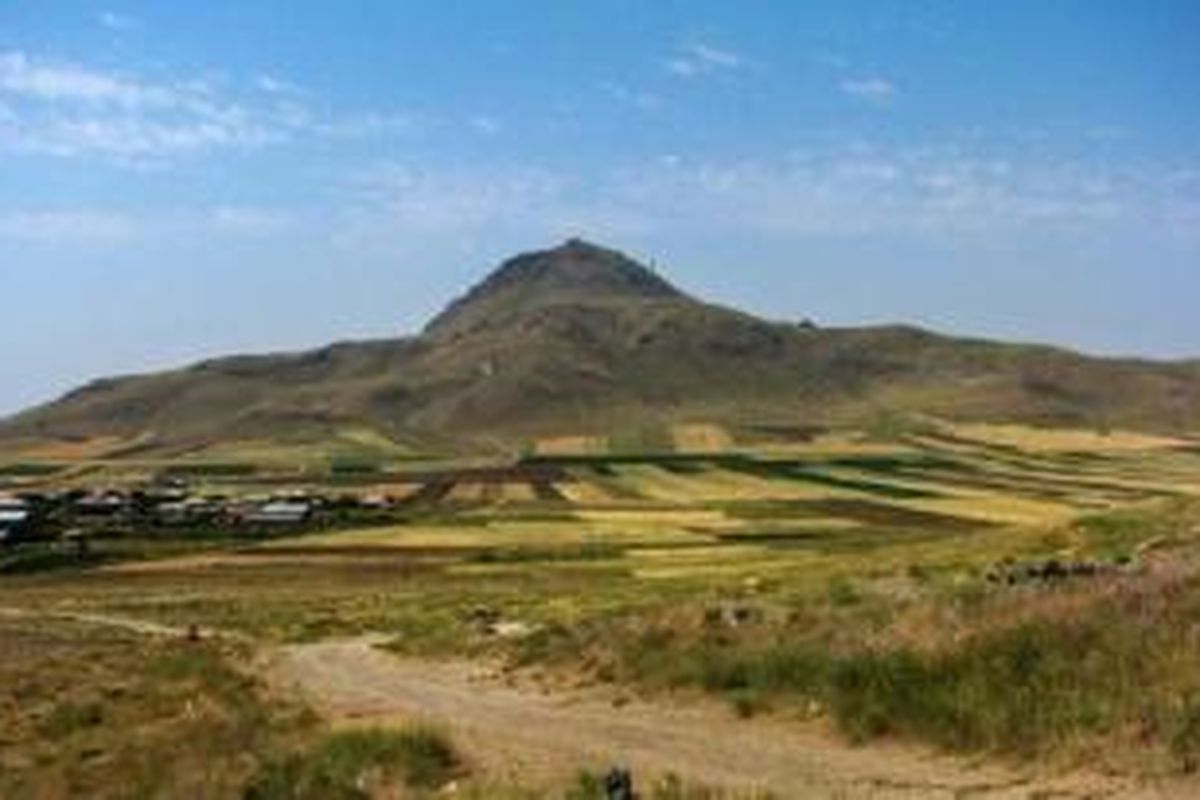 Gunung Arteni di Armenia ini merupakan lahan sumber bahan baku pembuatan senjata batu di masa Paleolitikum.