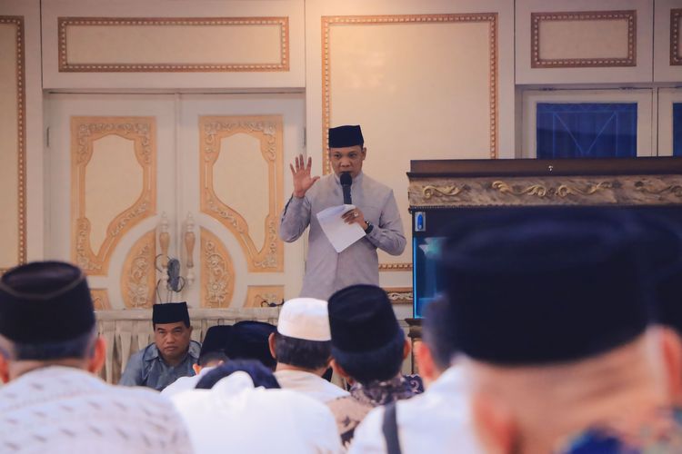 Penjabat (Pj) Wali Kota Pekanbaru Muflihun saat bersilaturahmi dengan kepala sekolah, Minggu (31/3/2024).