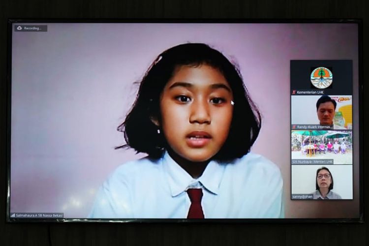 Salmahaura A., siswa School of Nassa Bekasi yang mengikuti diskusi virtual bersama Menteri LHK 