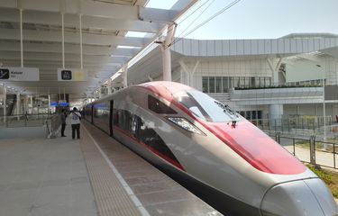Potret Kereta Cepat Jakarta-Bandung di Stasiun Tegalluar, Kabupaten Bandung, Minggu (17/9/2023).