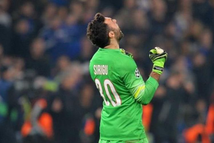 Penjaga gawang PSG, Salvatore Sirigu.